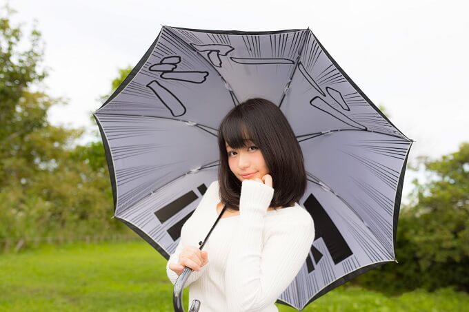 傘と女
